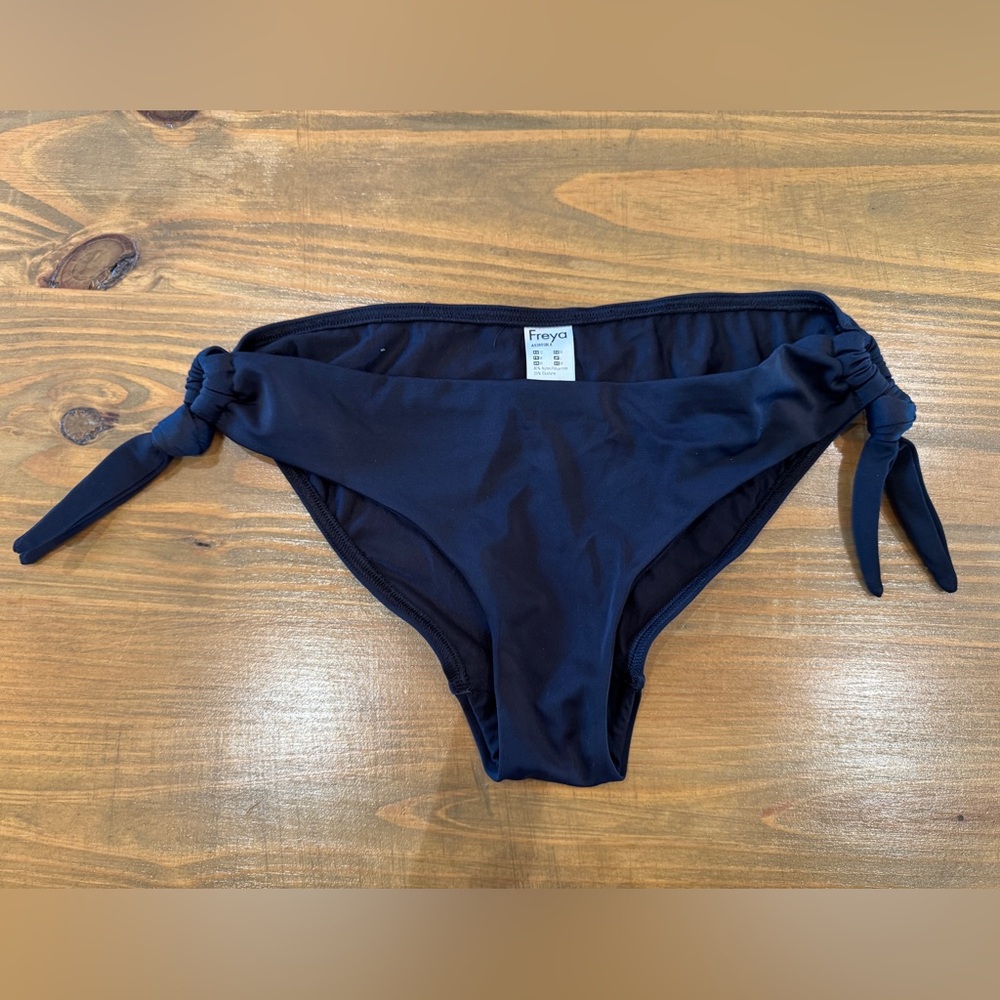FREYA Swim bottoms NWOT solid black side tie Medium